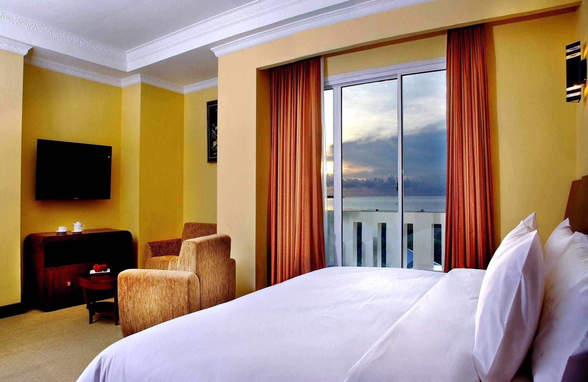 Aston Niu Manokwari Hotel & Conference Center Εξωτερικό φωτογραφία